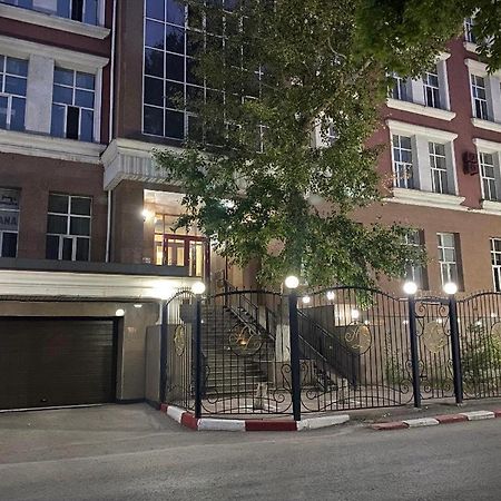 Apartamento Arman Deluxe Karagandy Exterior foto